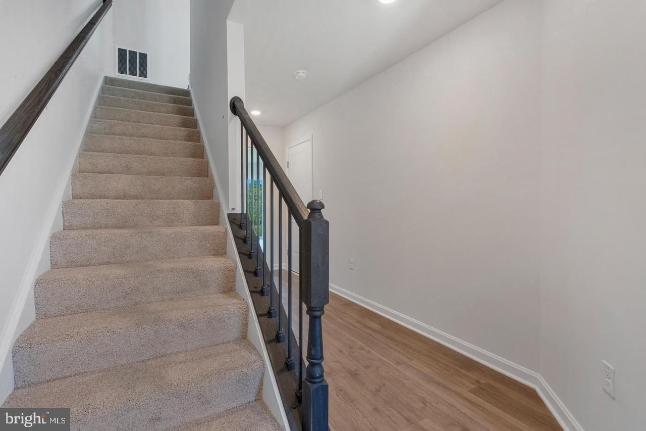 8709 Tavern St - Photo 2 of 32