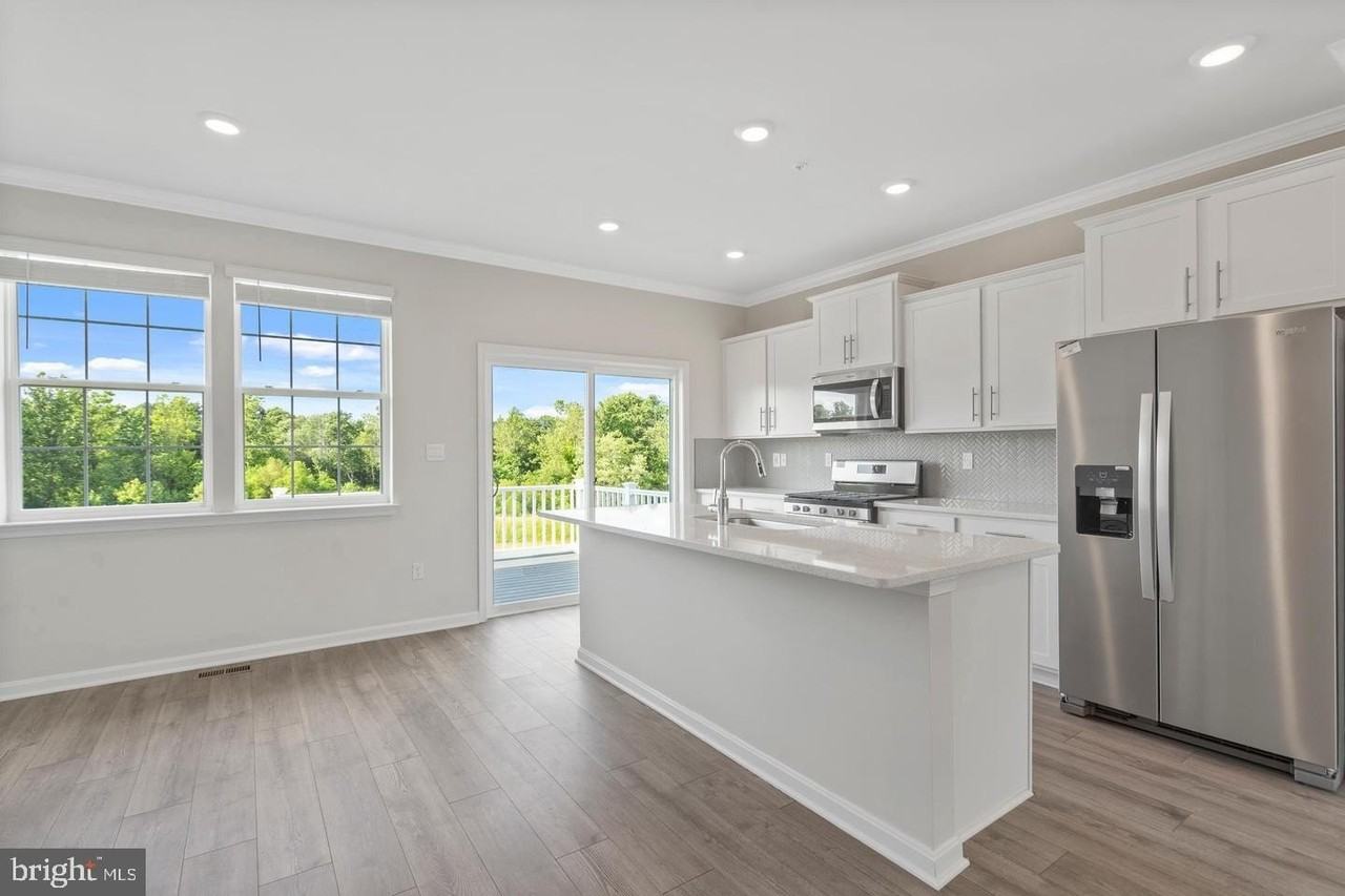8709 Tavern St - Photo 3 of 32