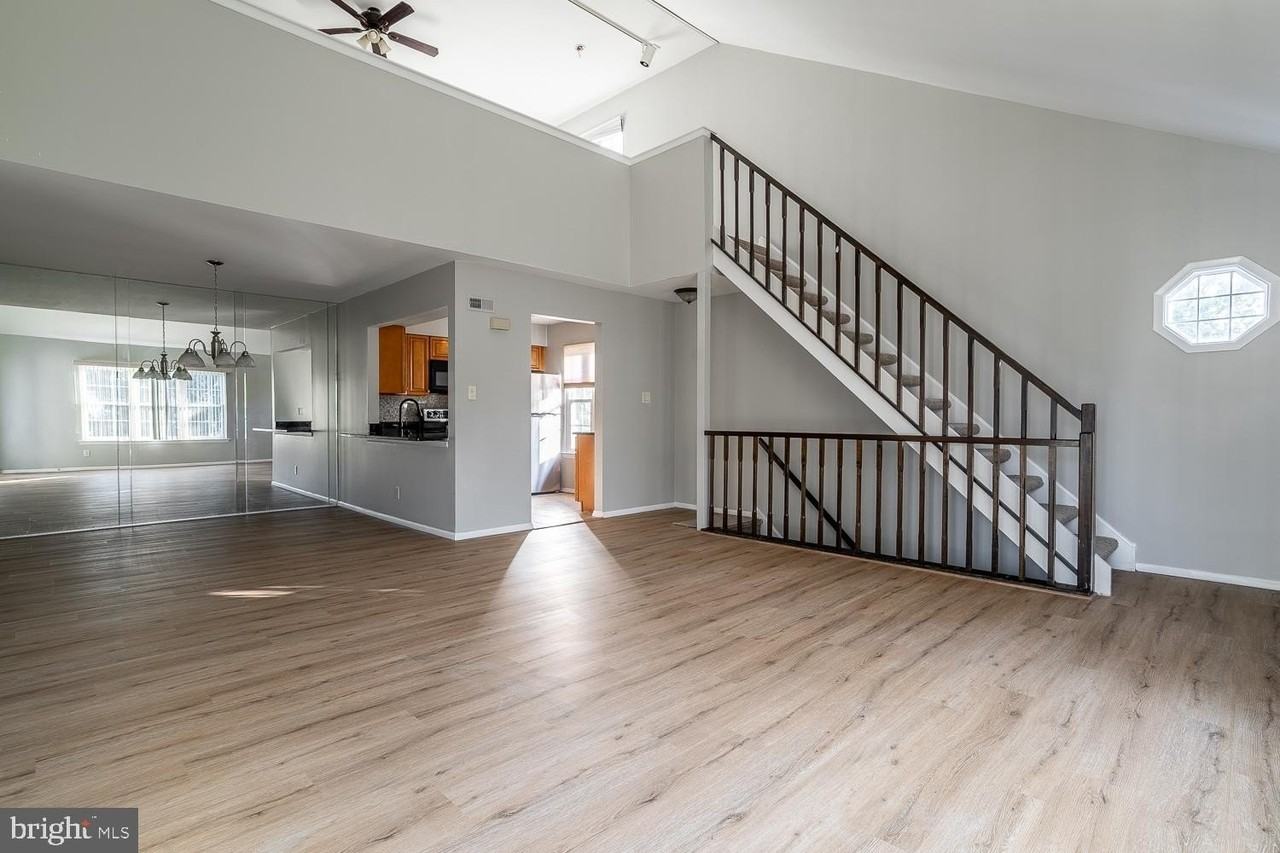 317B Delancey Pl #B - Photo 4 of 30