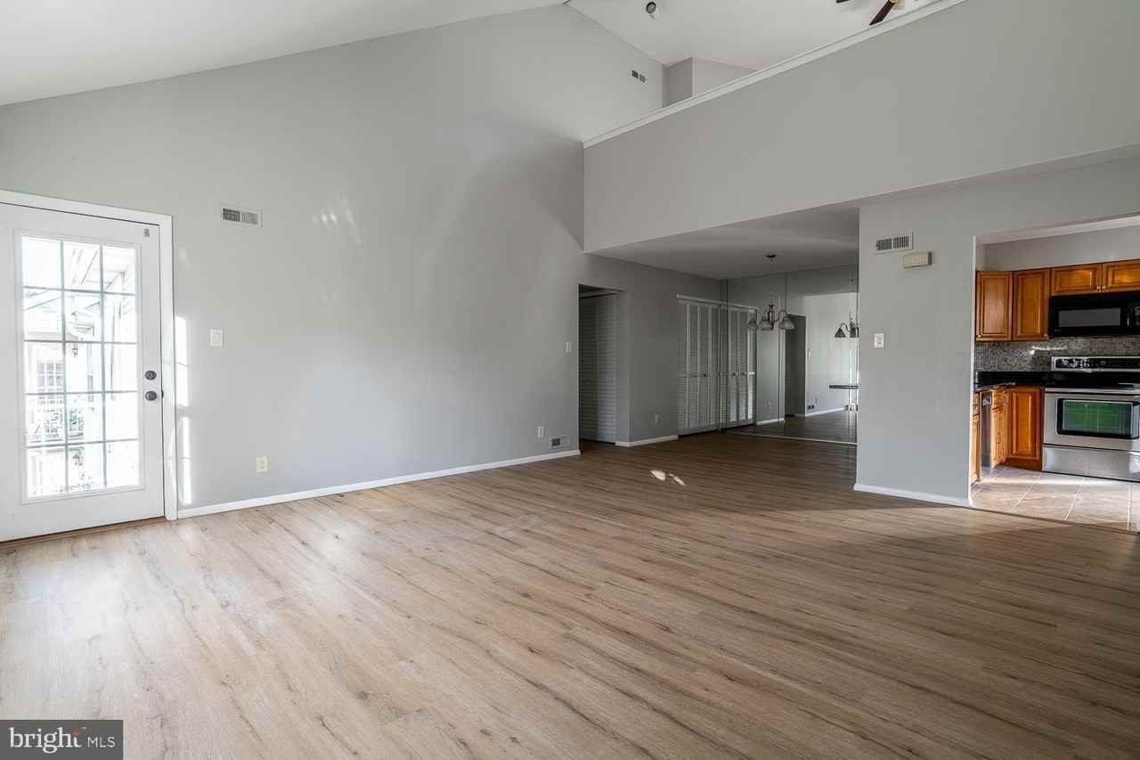 317B Delancey Pl #B - Photo 5 of 30
