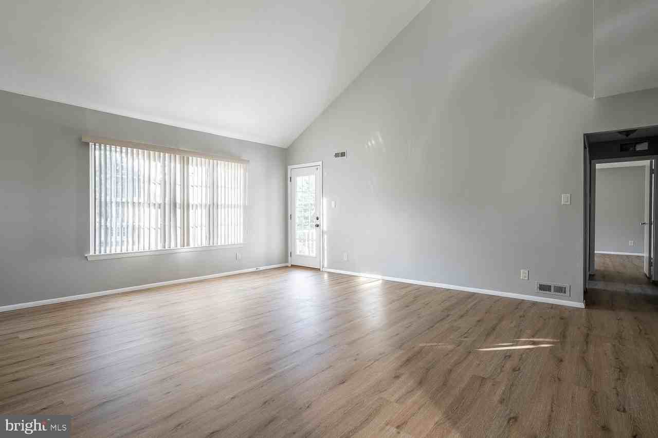 317B Delancey Pl #B - Photo 6 of 30
