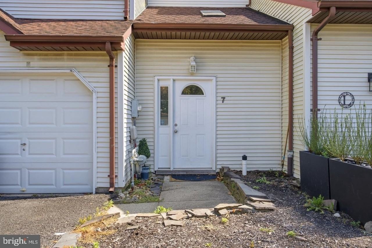 7 Peppercorn Dr - Photo 2 of 33