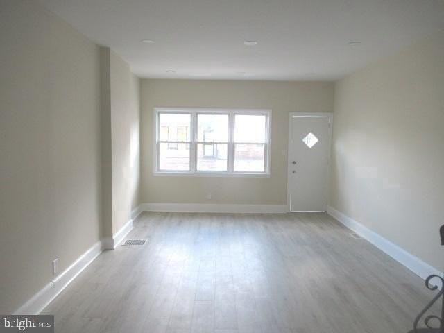 724 Spruce St - Photo 2 of 19
