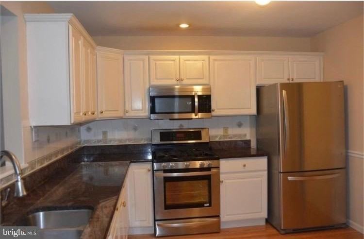 232 Fox Run - Photo 2 of 17