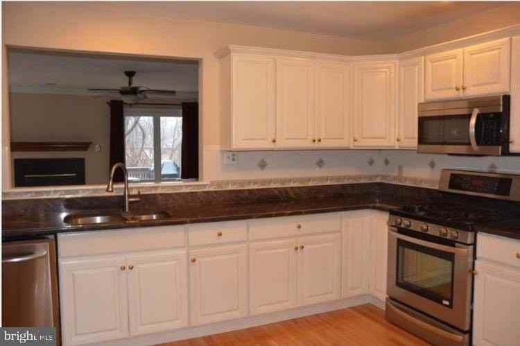 232 Fox Run - Photo 3 of 17