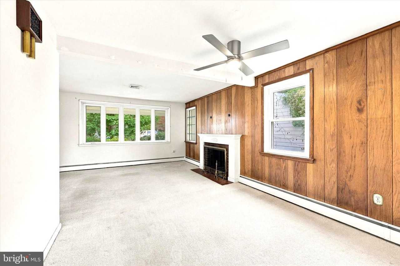 21 Davis Ave - Photo 3 of 15