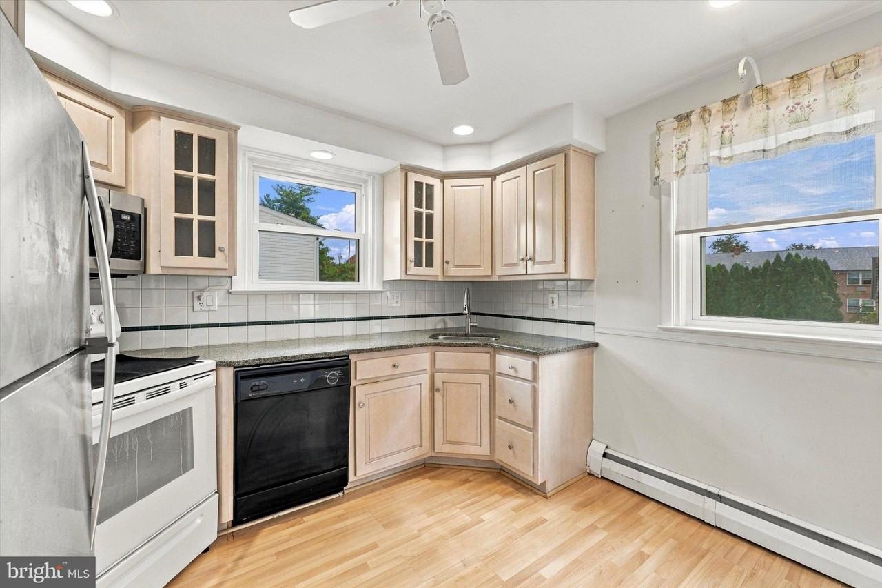 21 Davis Ave - Photo 5 of 15