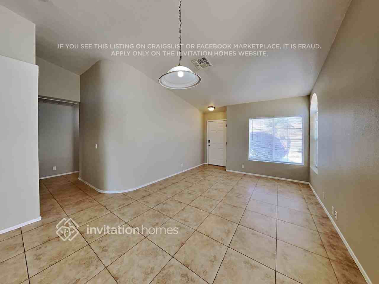 263 S Jesse St - Photo 3 of 18