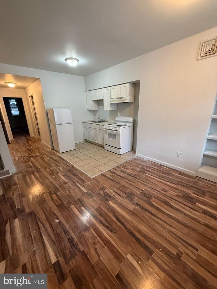 738 E Westmoreland St - Photo 3 of 16