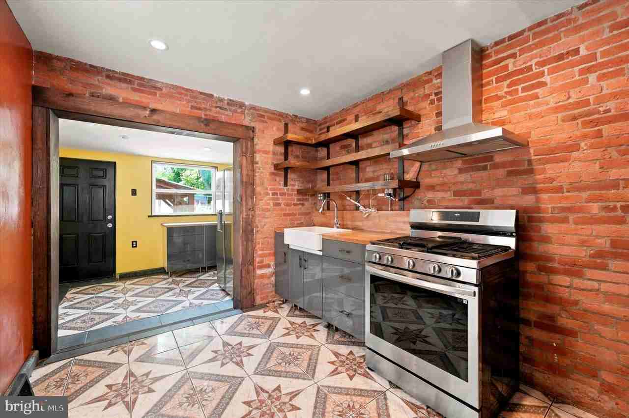 102 E Huntingdon St - Photo 7 of 24