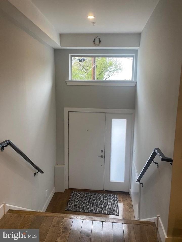 4745 Sheldon St - Photo 3 of 25
