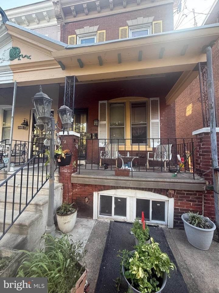 1236 N Redfield St #2ndFLROOM3 - Photo 4 of 4