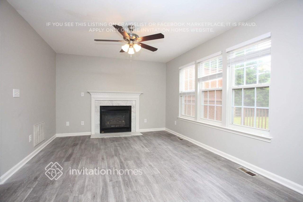 5539 Whispering Wind Ln - Photo 4 of 19