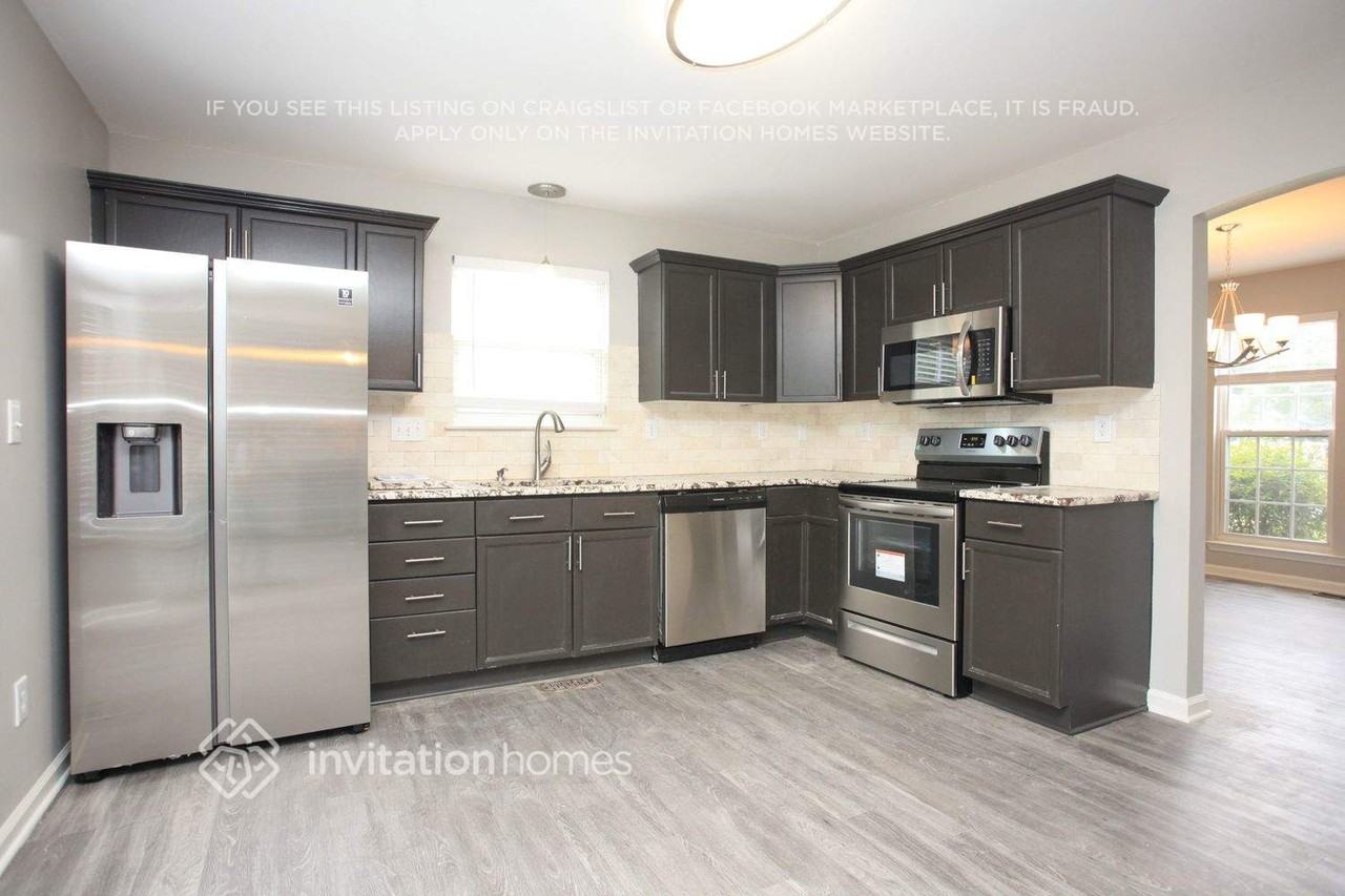 5539 Whispering Wind Ln - Photo 7 of 19