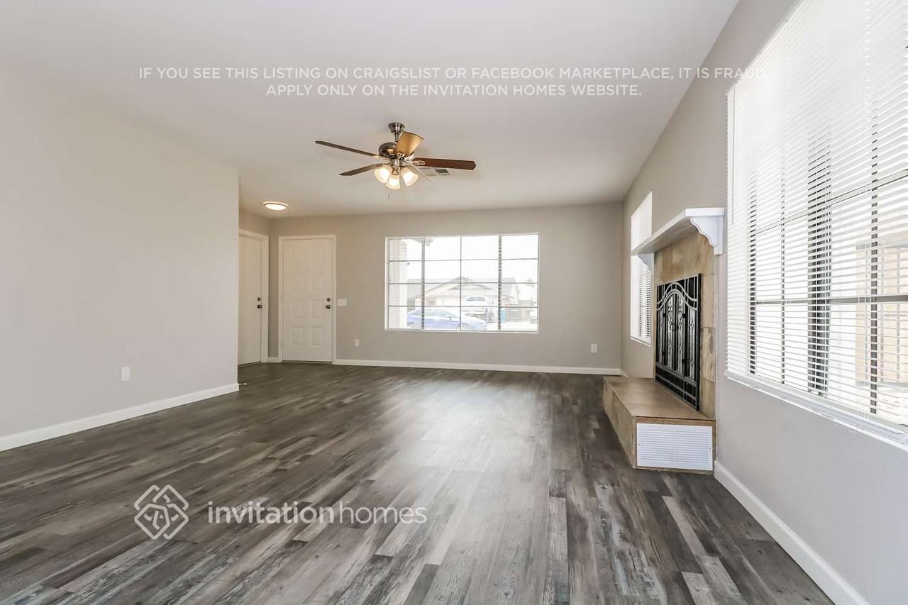 3221 W Irma Ln - Photo 2 of 14