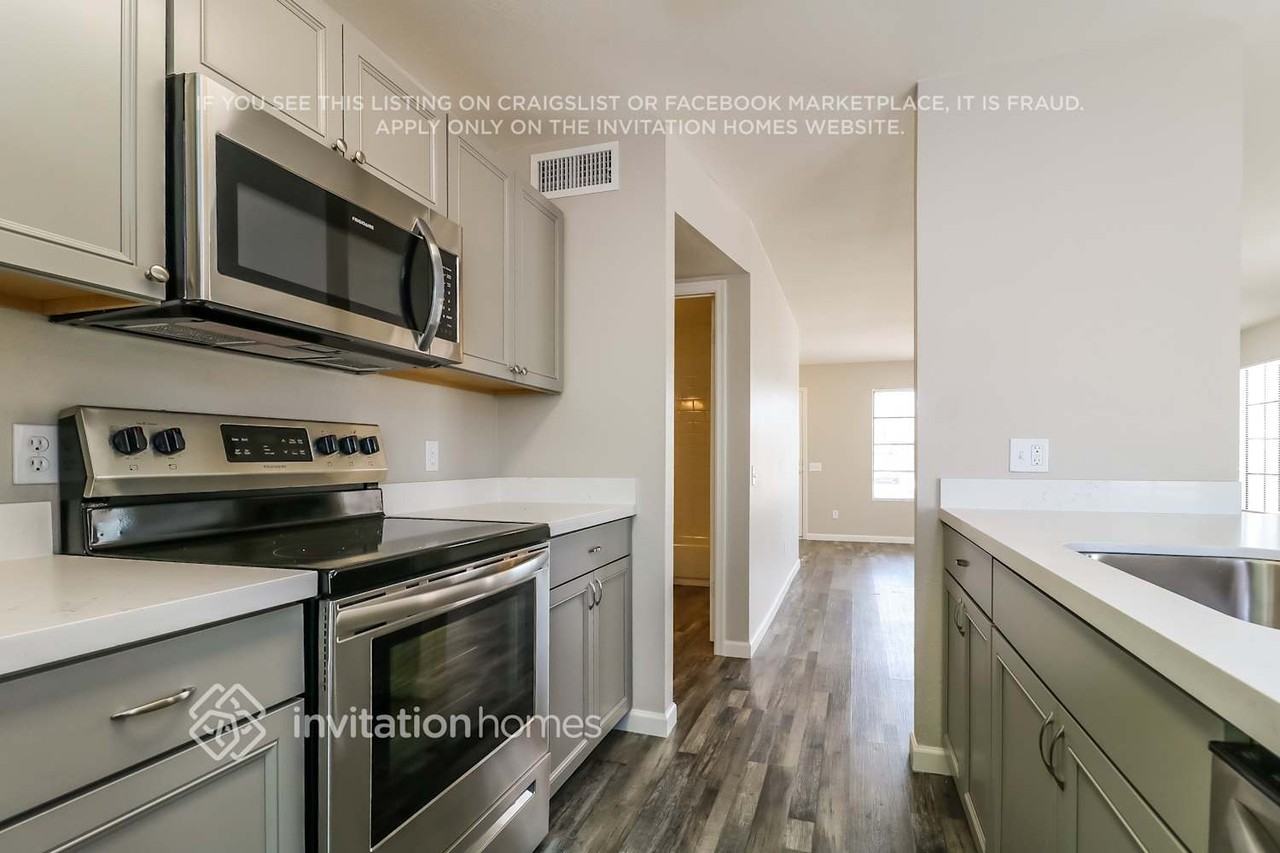 3221 W Irma Ln - Photo 5 of 14