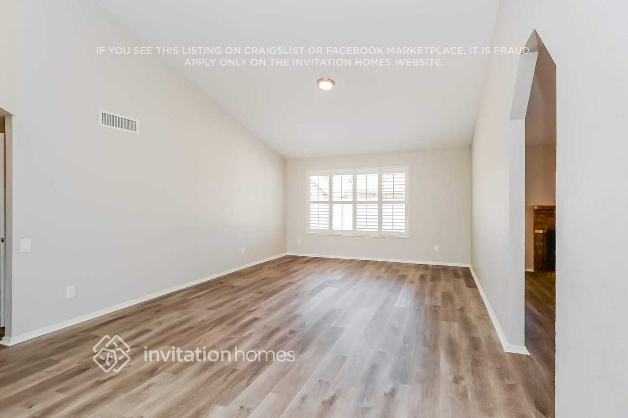 7918 W Dreyfus Dr - Photo 4 of 16