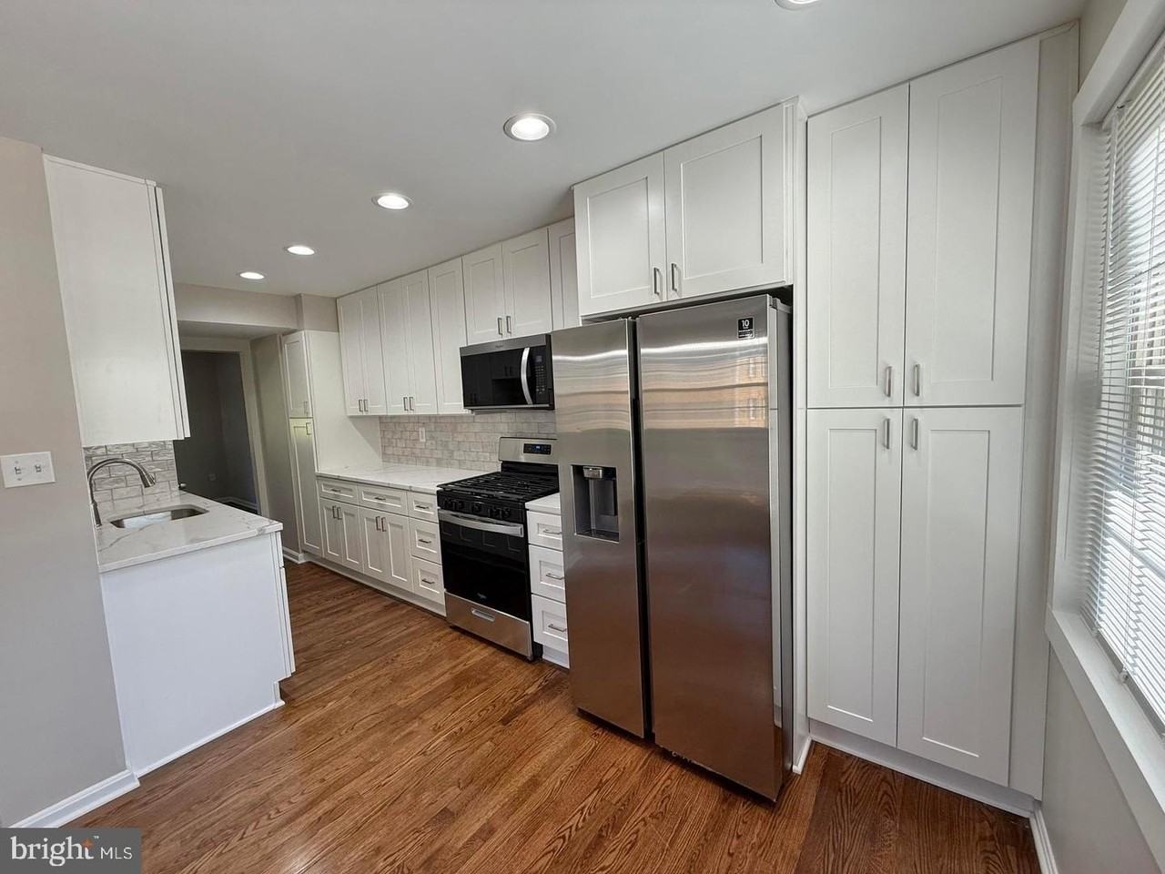 9926 Lakepointe Ct - Photo 2 of 45