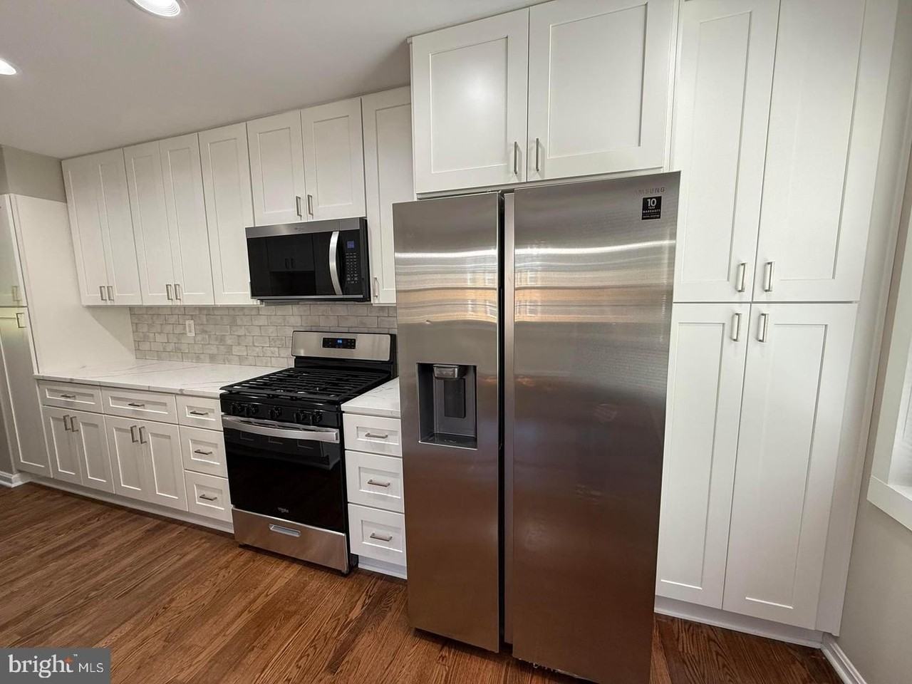 9926 Lakepointe Ct - Photo 3 of 45