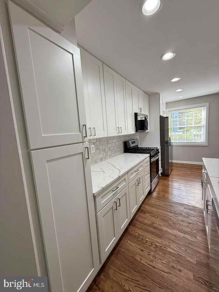 9926 Lakepointe Ct - Photo 5 of 45