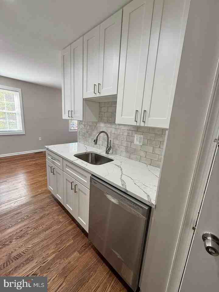 9926 Lakepointe Ct - Photo 6 of 45