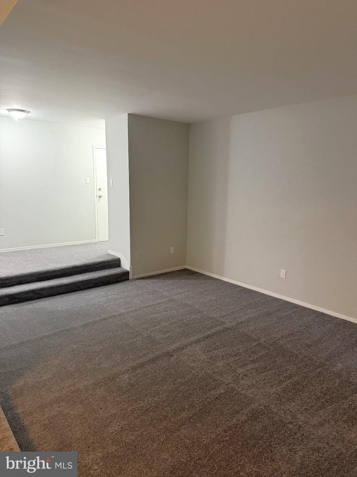 1657 Parkcrest Cir #101 - Photo 5 of 19