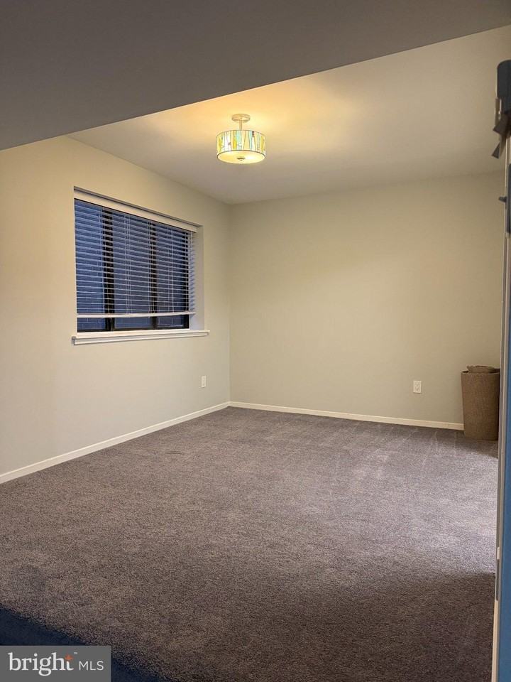 1657 Parkcrest Cir #101 - Photo 7 of 19