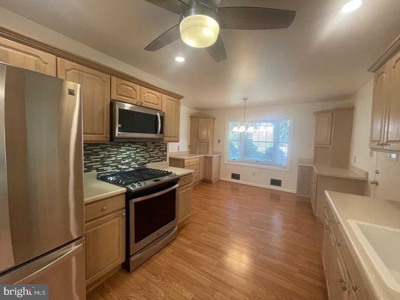 3905 Flagstone Ter - Photo 4 of 47
