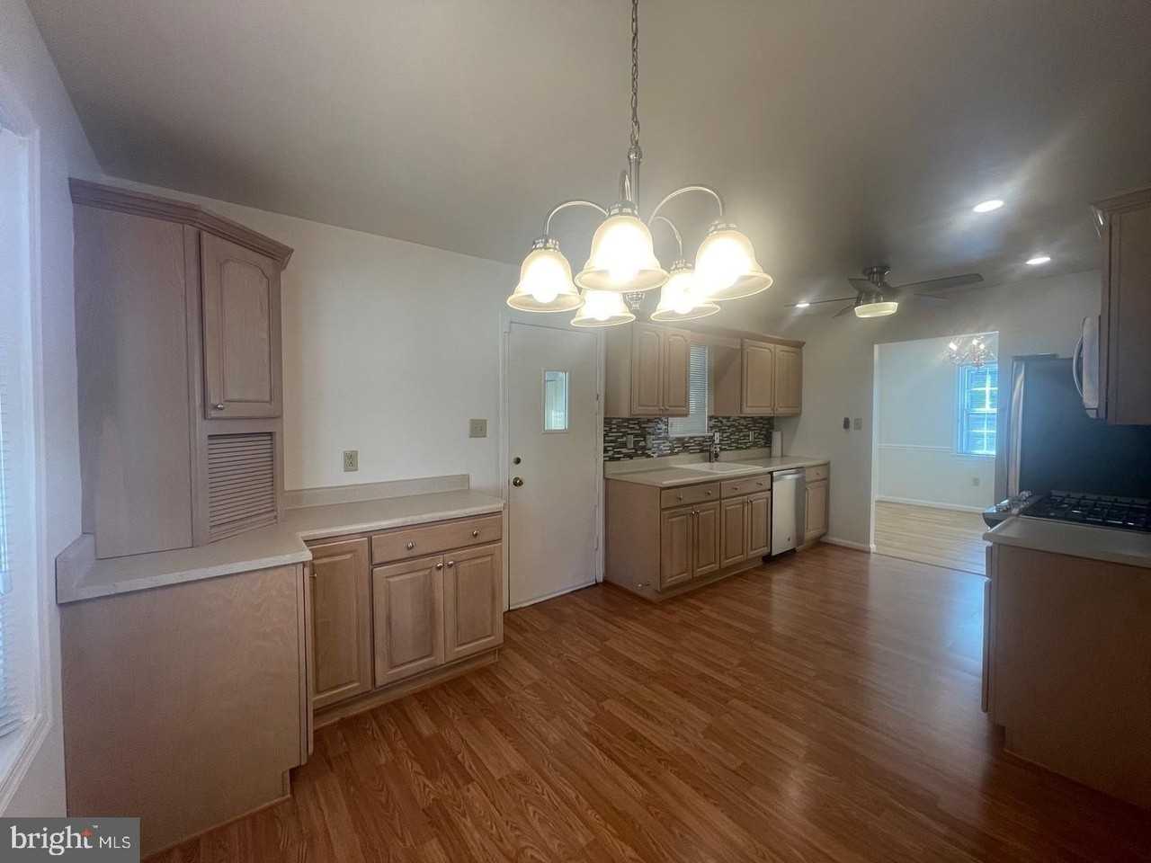 3905 Flagstone Ter - Photo 7 of 47