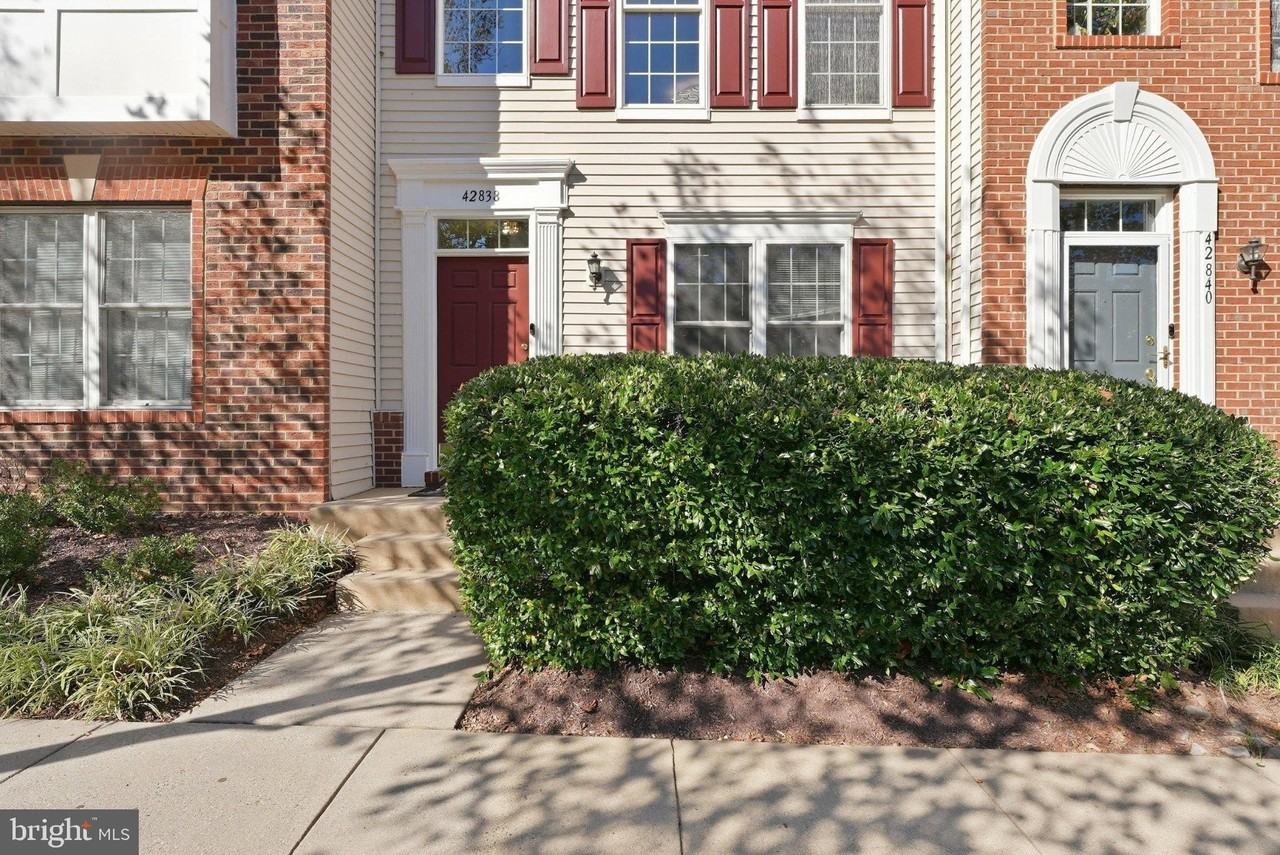 42838 Smallwood Ter - Photo 2 of 39