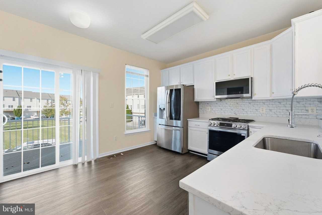 42838 Smallwood Ter - Photo 7 of 39