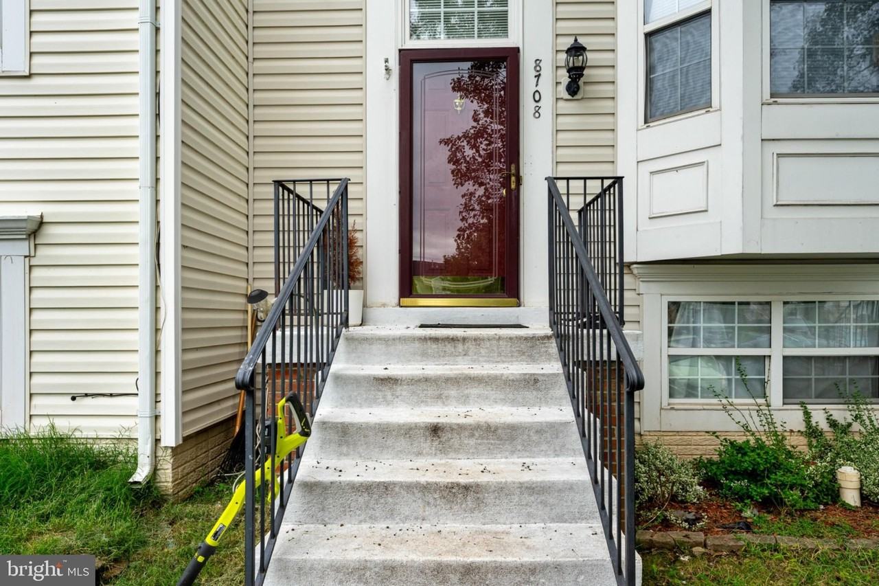 8708 Farnham Way - Photo 3 of 25