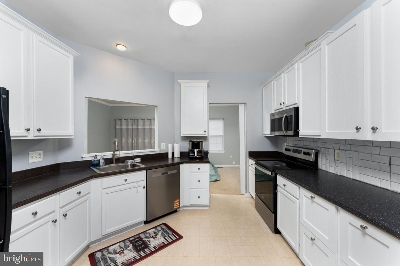 8708 Farnham Way - Photo 4 of 25