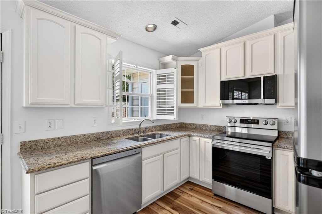110 Mansfield Cir - Photo 3 of 27