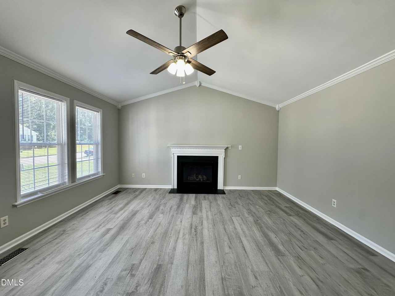 1008 Henchman Ct - Photo 4 of 22