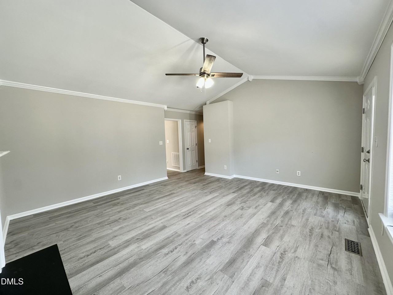 1008 Henchman Ct - Photo 5 of 22
