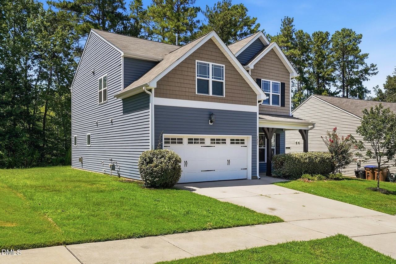 1425 Haltwhistle St - Photo 2 of 30