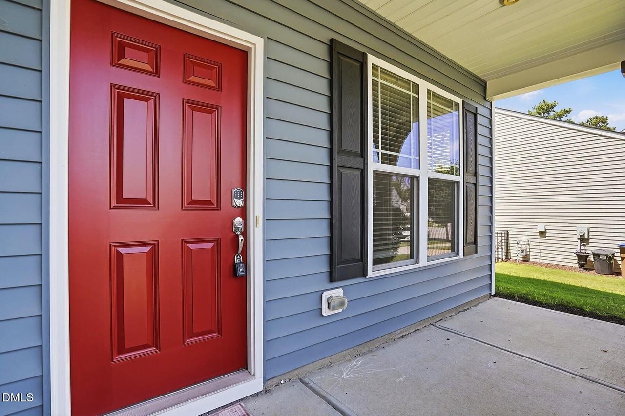 1425 Haltwhistle St - Photo 4 of 30