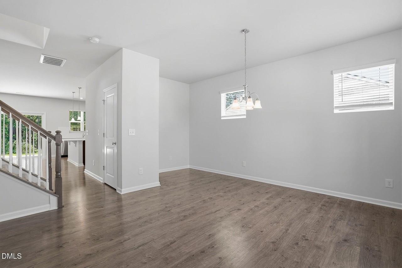 1425 Haltwhistle St - Photo 5 of 30