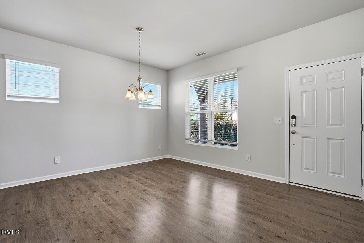1425 Haltwhistle St - Photo 6 of 30