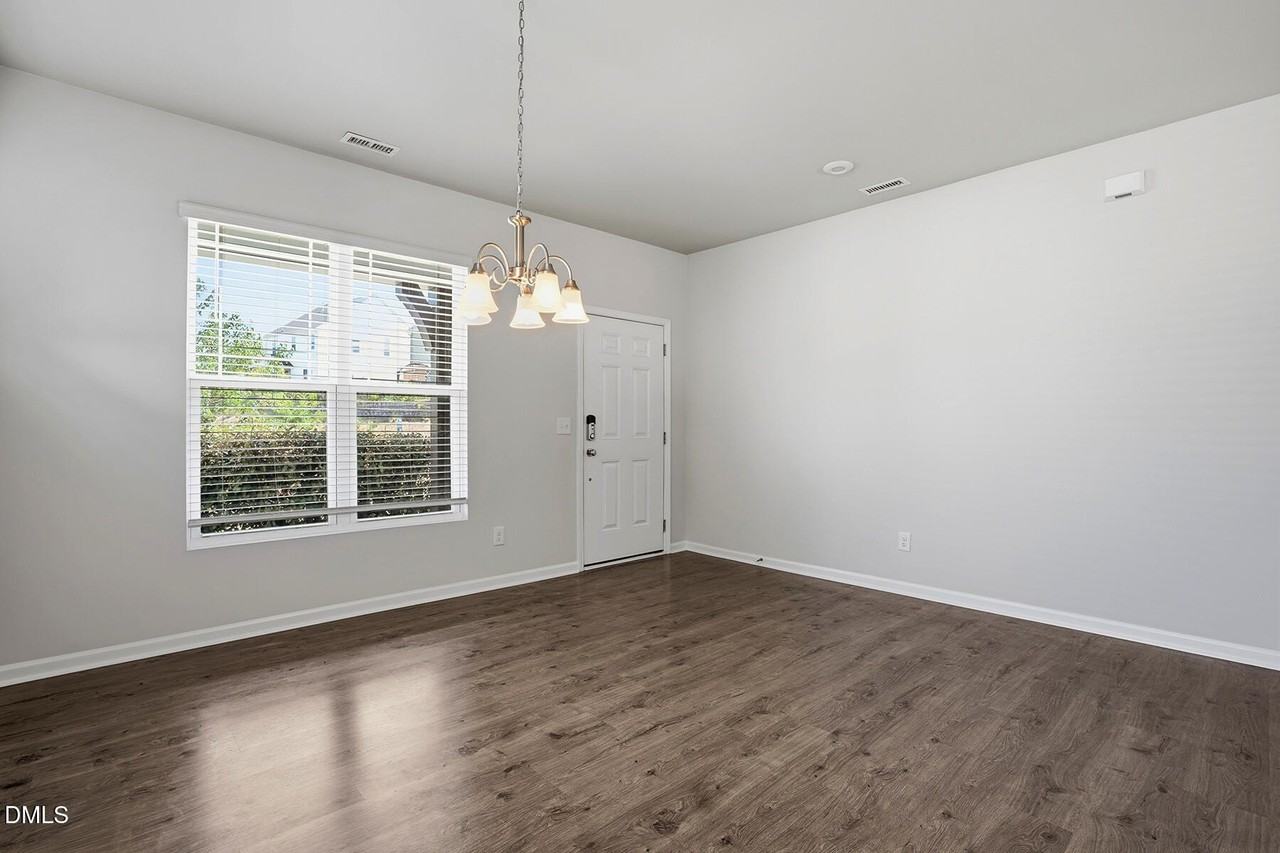 1425 Haltwhistle St - Photo 7 of 30