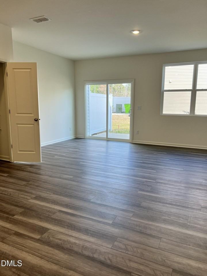 2065 Glen Crossing Dr - Photo 3 of 9
