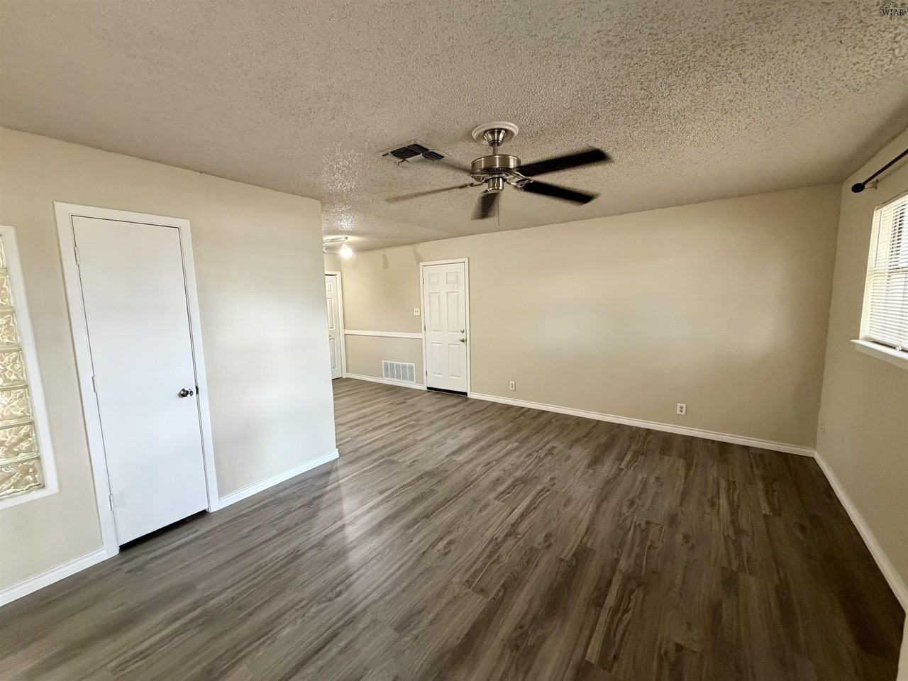 3021 Lavell Ave - Photo 2 of 12