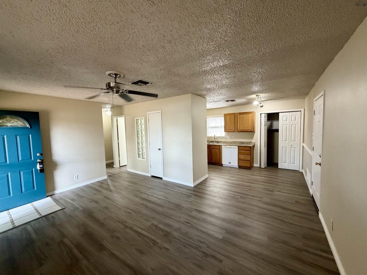 3021 Lavell Ave - Photo 3 of 12