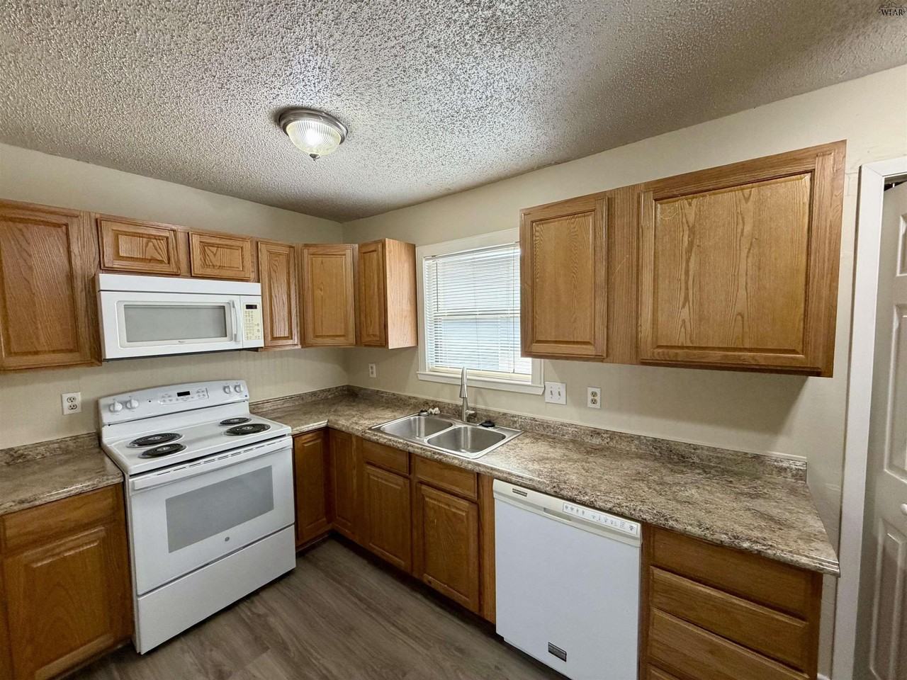 3021 Lavell Ave - Photo 4 of 12
