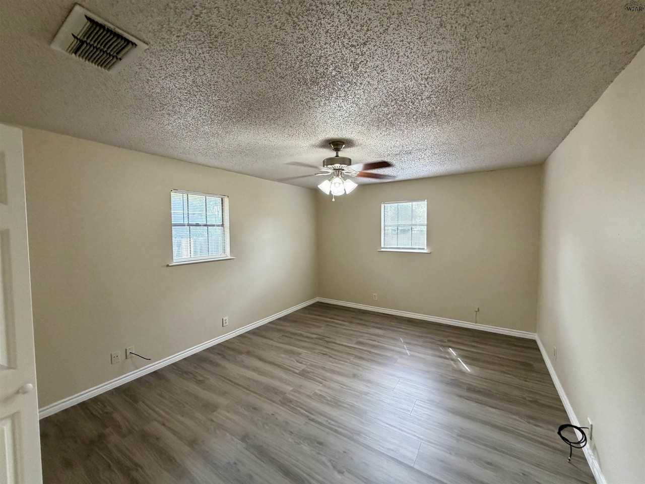 3021 Lavell Ave - Photo 7 of 12