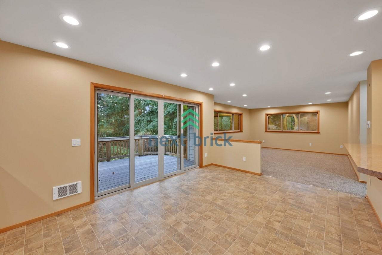 245 Russell Rd - Photo 2 of 25