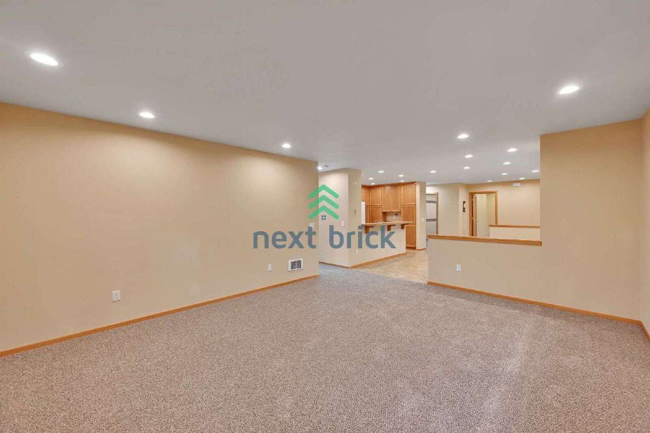 245 Russell Rd - Photo 3 of 25