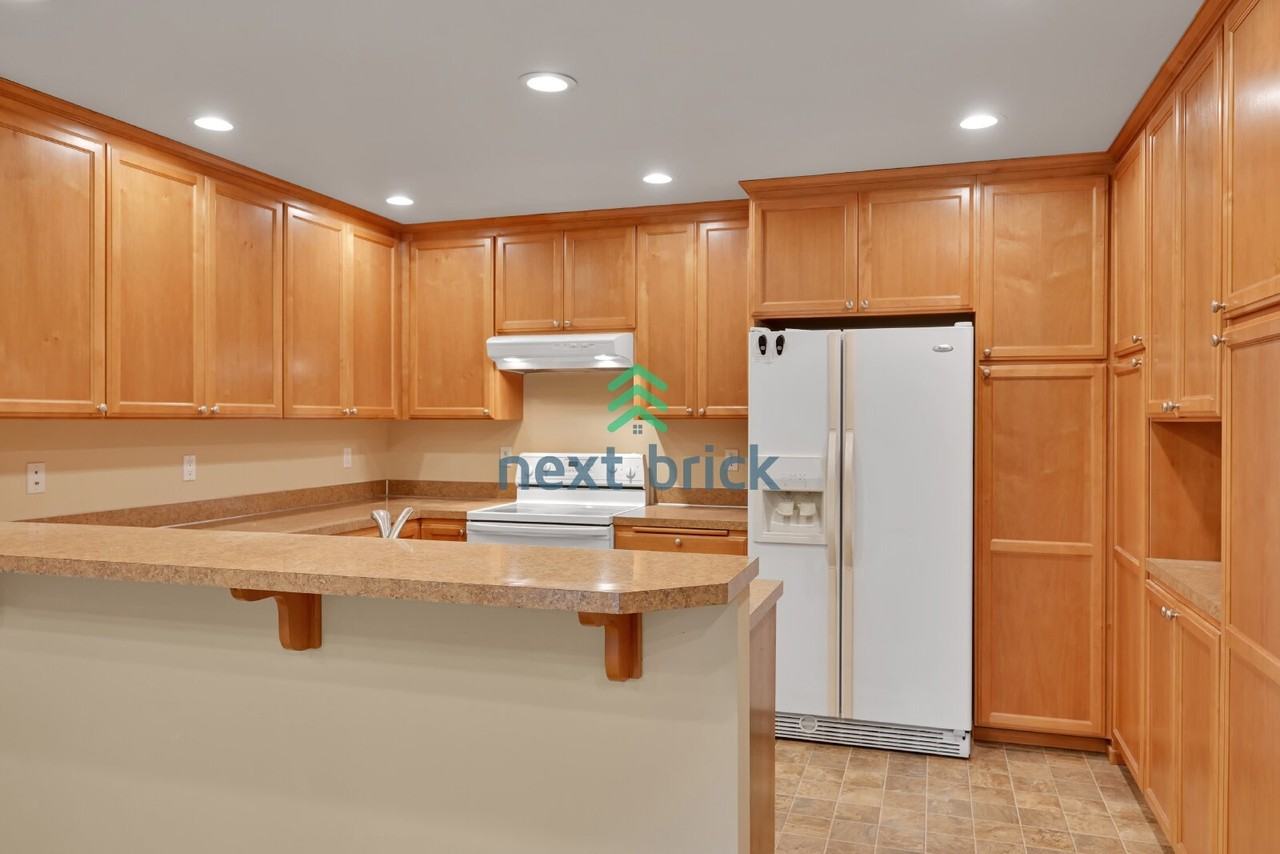 245 Russell Rd - Photo 6 of 25