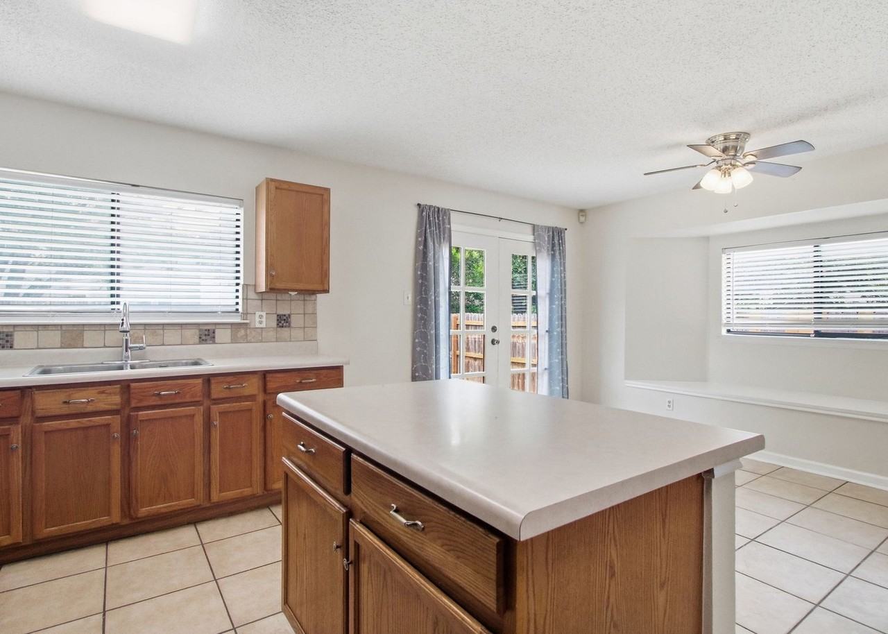 7510 Micron Dr - Photo 3 of 25